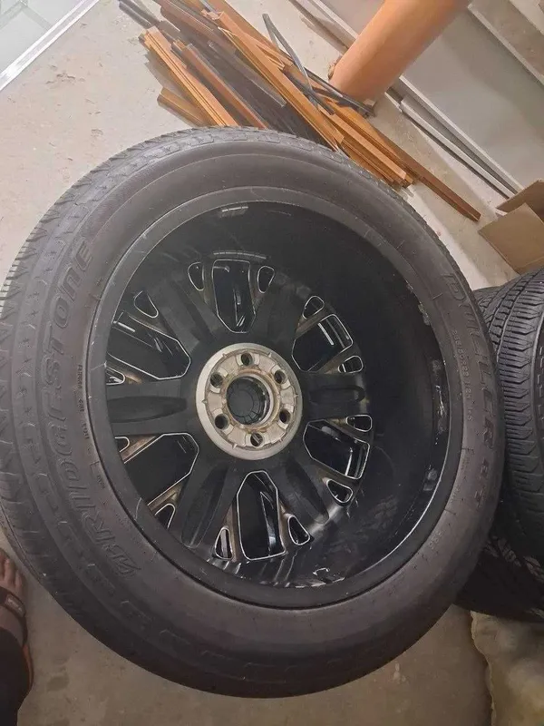 Toyota Sequoia продаю родные диски с резиной оригинал — фото 3