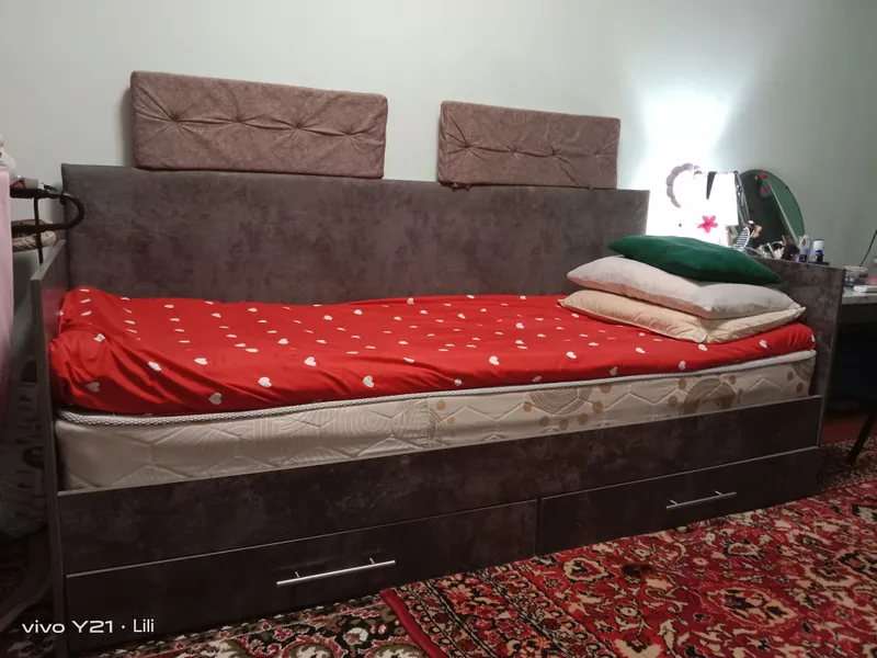 кровать