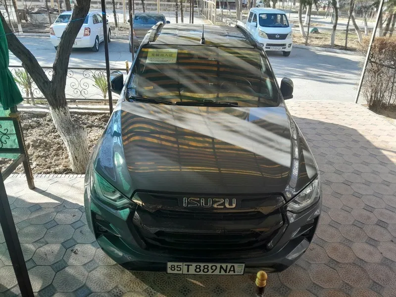 Isuzu D-MAX pickap full pozitsiya — фото 1