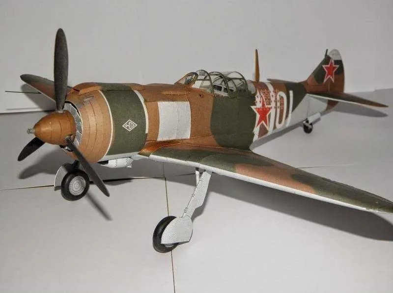 Сборная модель самолета Ла-5ФН (КР, 1/72) — фото 3 Сборная модель самолета Ла-5ФН (КР, 1/72) — фото 3