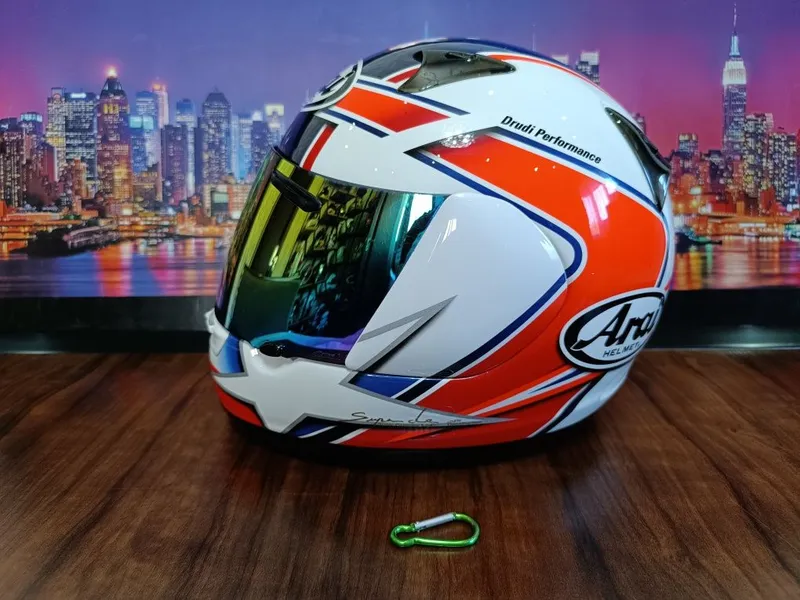 Мото шлем Японского бренда ARAI ASTRO R Мото шлем Японского бренда ARAI ASTRO R