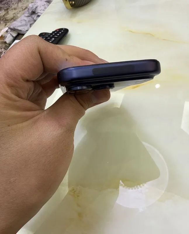 Iphone 17 pro blue 6