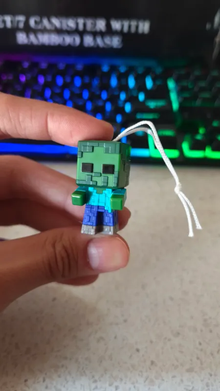 Kinder joy Minecraft figurkalari