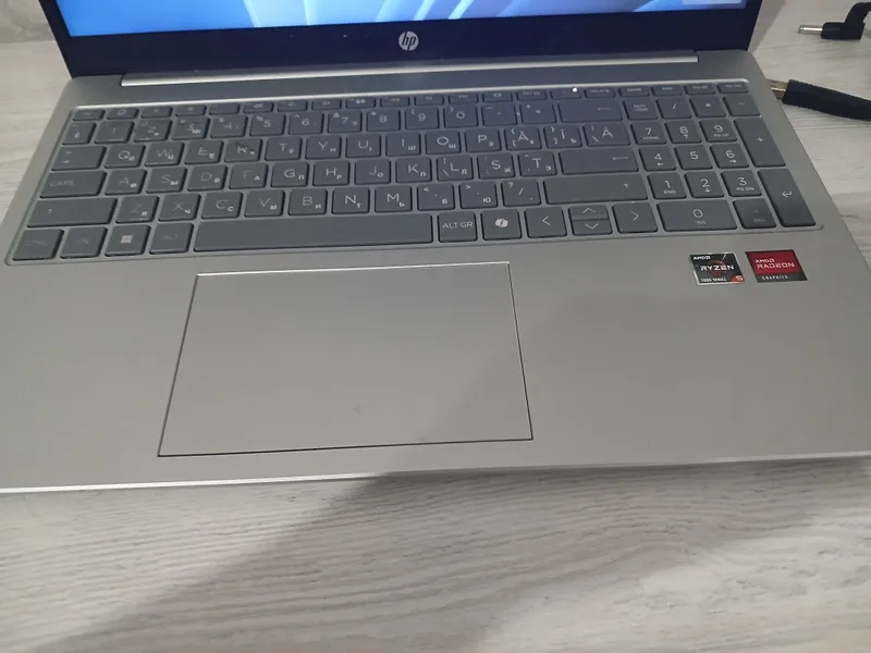 Hp 15 Ram 16gb,Ssd 525,Ryzen 5 1