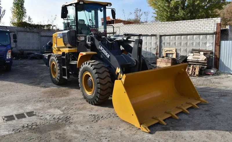 Фронтальный погрузчик XCMG LW300FN,LW300KN(В наличии) — фото 2