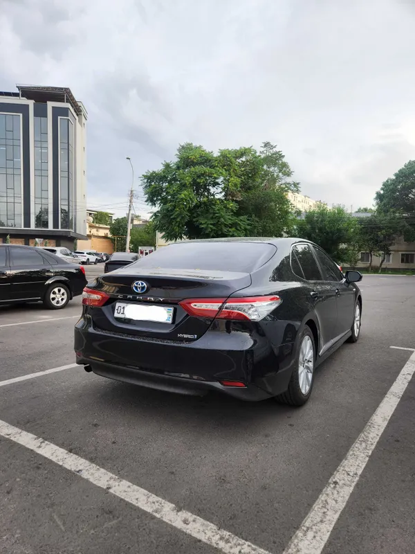 Toyota Camry 2021 йил, Гибрид. — фото 3