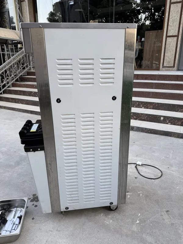 Апарат мороженое учун 220v кучланишда ишледи олиб ишлатишга тайор 3 Апарат мороженое учун 220v кучланишда ишледи олиб ишлатишга тайор 3