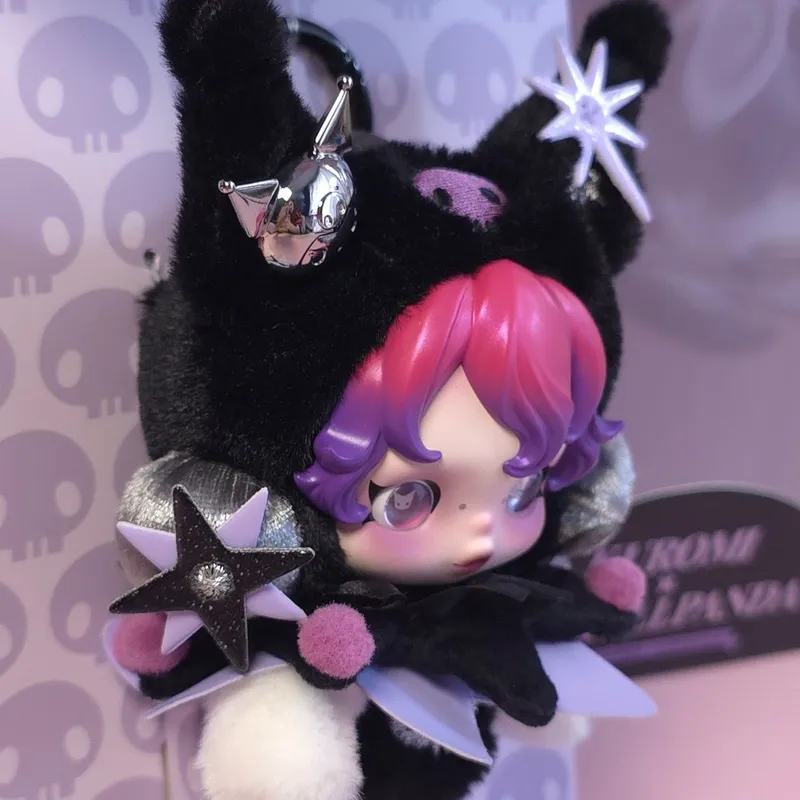 Оригинал Popmart Куроми Sanrio x Skullpanda брелок blindbox — фото 4