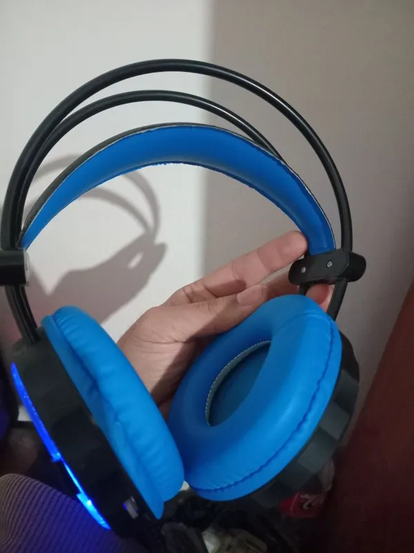 RGB usb naushnik sotiladi 1 RGB usb naushnik sotiladi 1