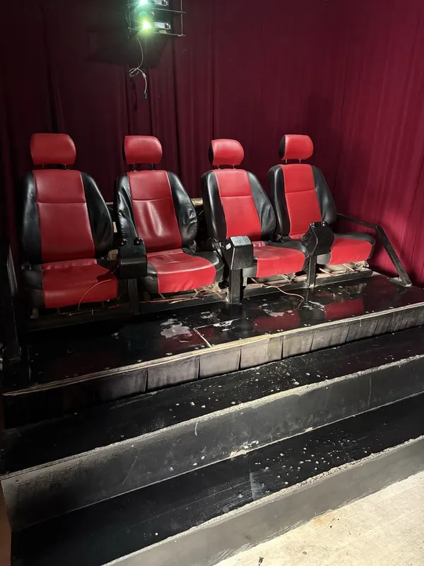 Attraksion 5D cinema sotiladi 2