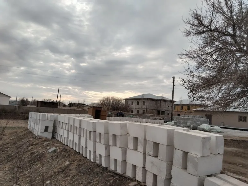 Пенаблок сотилади нархи 14000 сум размерлари 20*30*60 — фото 1