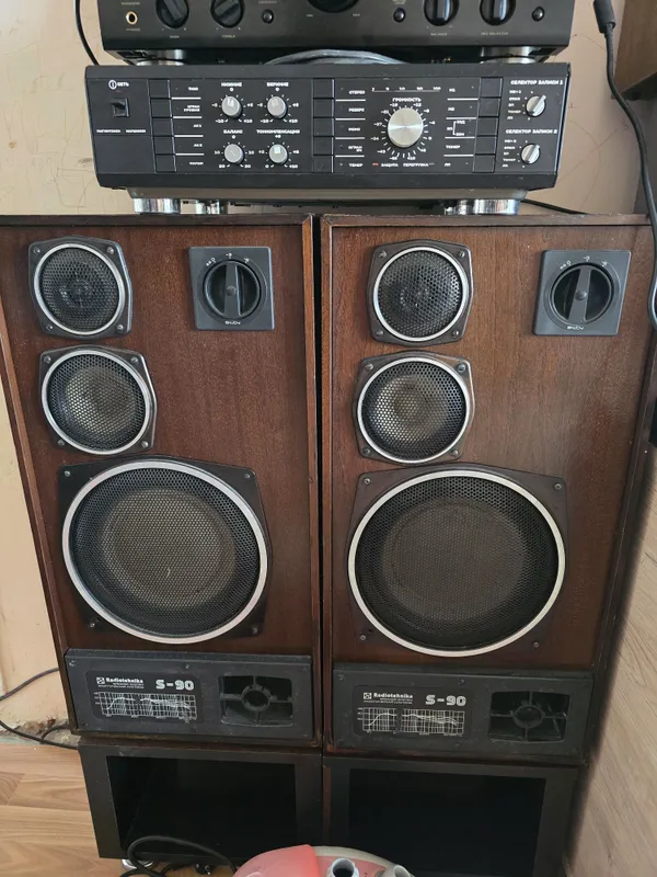 Колонки s90 + усилитель корвет 50 у 1 Колонки s90 + усилитель корвет 50 у 1