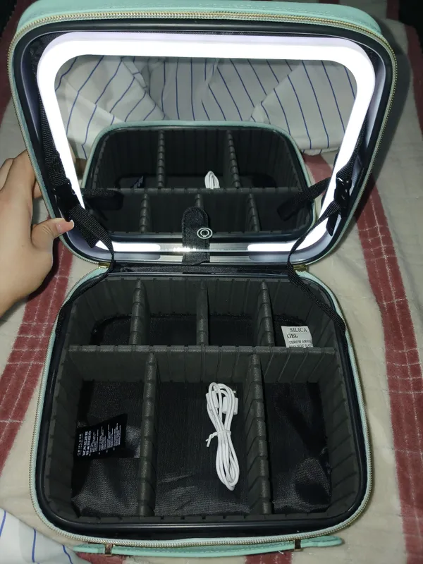 Kosmetika va kistichkalarni soladigan BEAUTY CASE — фото 2