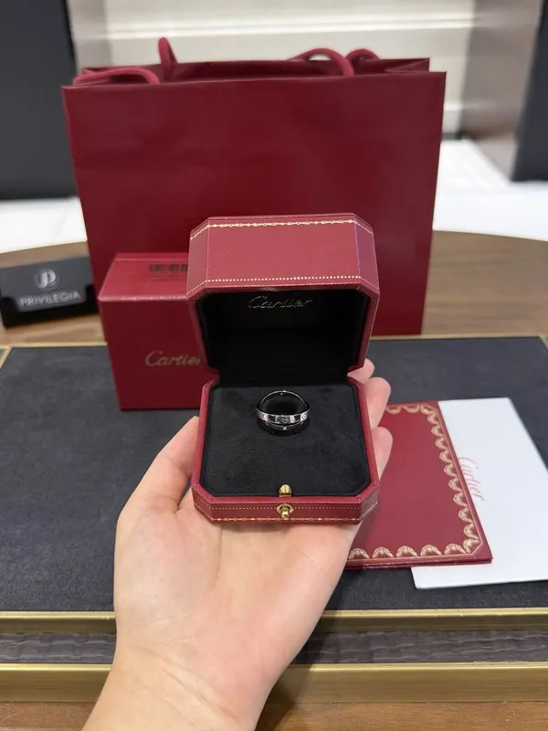 Кольцо с бриллиантами Cartier LOVE Double Ring 6 Diamonds 5 Кольцо с бриллиантами Cartier LOVE Double Ring 6 Diamonds 5