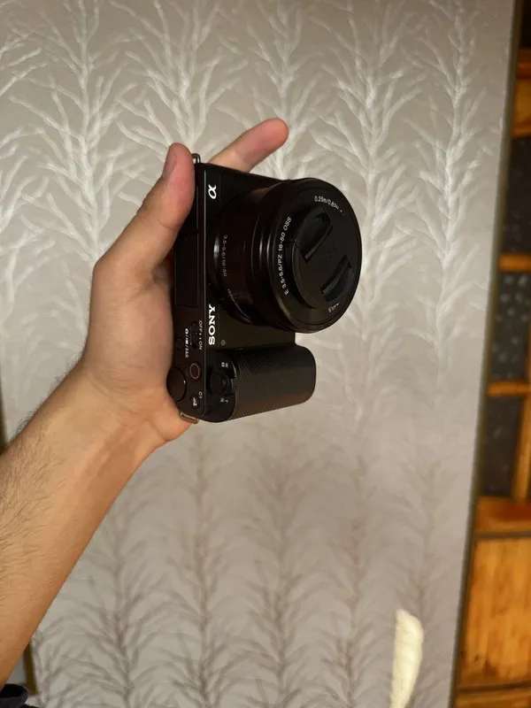 Sony ZV-E10 (16-50 kit lens)