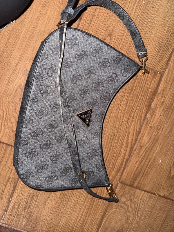 original Guess sumkasi, ishlatilgan 1 original Guess sumkasi, ishlatilgan 1