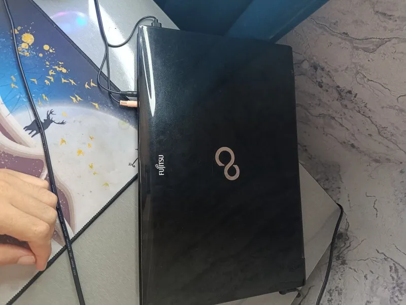 Notebook sotiladi 4