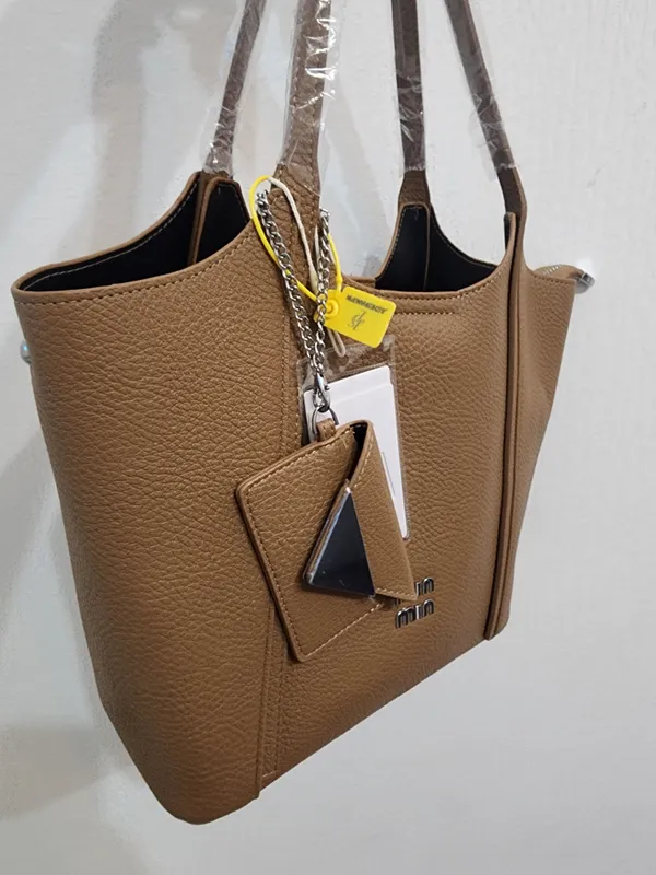 Большие сумки от бренда MIU MIU — фото 4