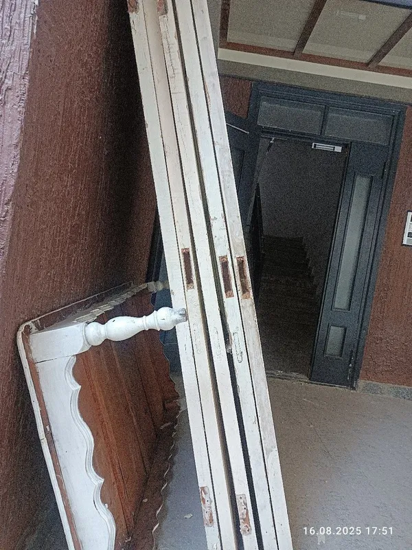 Eshiklar eskiroq yaxshi narx birerama 5