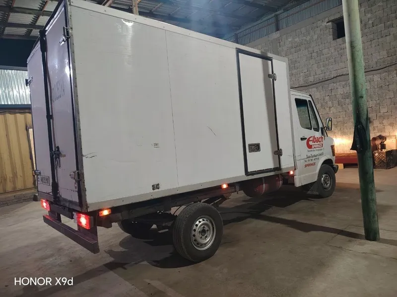 Mersedes benz 207 3 Mersedes benz 207 3