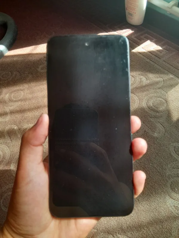 Infinix hot 60i karopkasi bor  tel 77 479 39 35 6