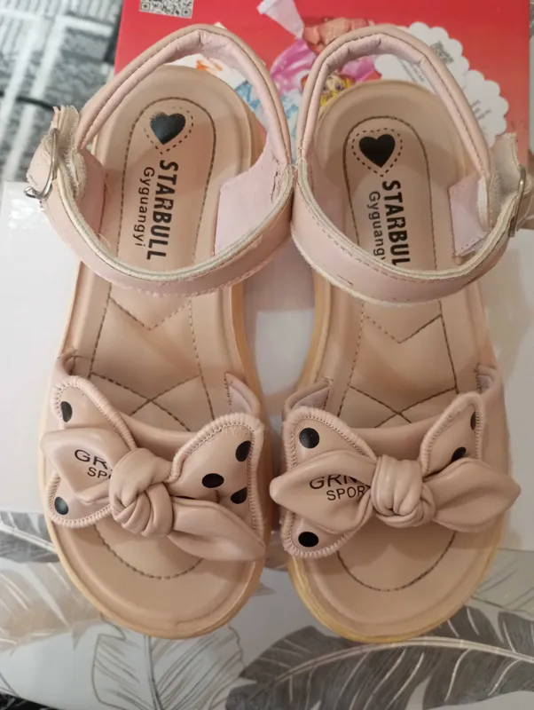 Продам сандали на девочку не дорого