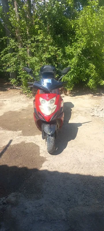 Skuter sotiladi holati yaxshi 2 Skuter sotiladi holati yaxshi 2