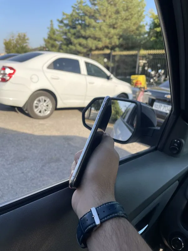 Iphone X 64Gb sotuvda 3