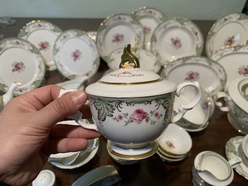 Royal serviz chinila sotiladi kamplekt yengi