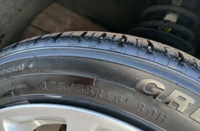 Срочно продаются диски с шинами 175/55 R16, 205$ 3