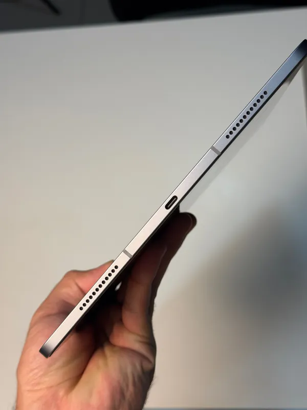 iPad Air 13 M3 Cellular 128GB + чехол и стекло ESR в подарок — фото 3