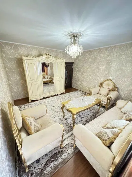 6-к квартира, 120 м², 4/9 этаж, у м. Шахристан