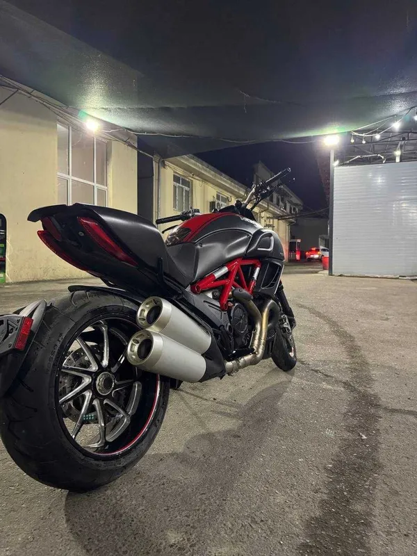 Ducati Diavel Carbon — фото 1