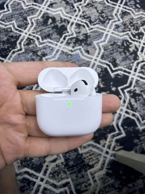 AirPods 4 с ANC оригинал (кейс + правый наушник) 1