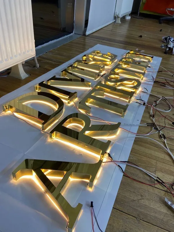 Reklama Bukava Neon Let