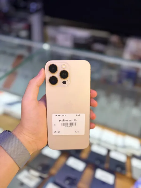 iPhone 16 Pro Max iPhone 16 Pro Max