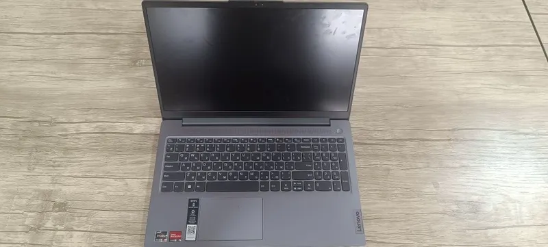 Noutbook Lenova AMD RYZEN 5 1 Noutbook Lenova AMD RYZEN 5 1