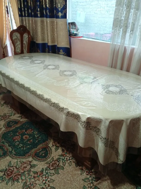 Стол стул сотилади. Продается стол со стульями
