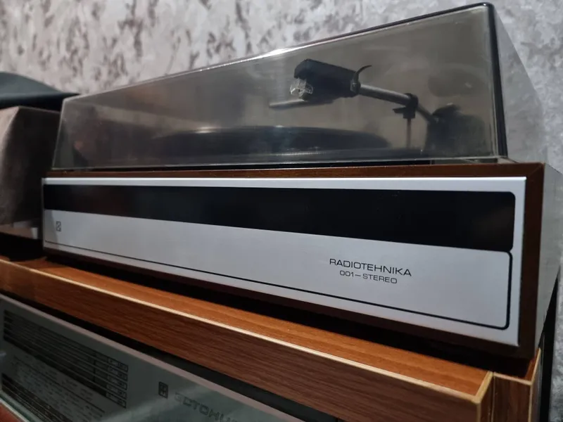 Виниловый проигрыватель высшего класса Radiotehnika 001 3 Виниловый проигрыватель высшего класса Radiotehnika 001 3
