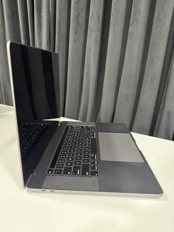 MacBook pro 16’ / i9 / 1TB 6 MacBook pro 16’ / i9 / 1TB 6