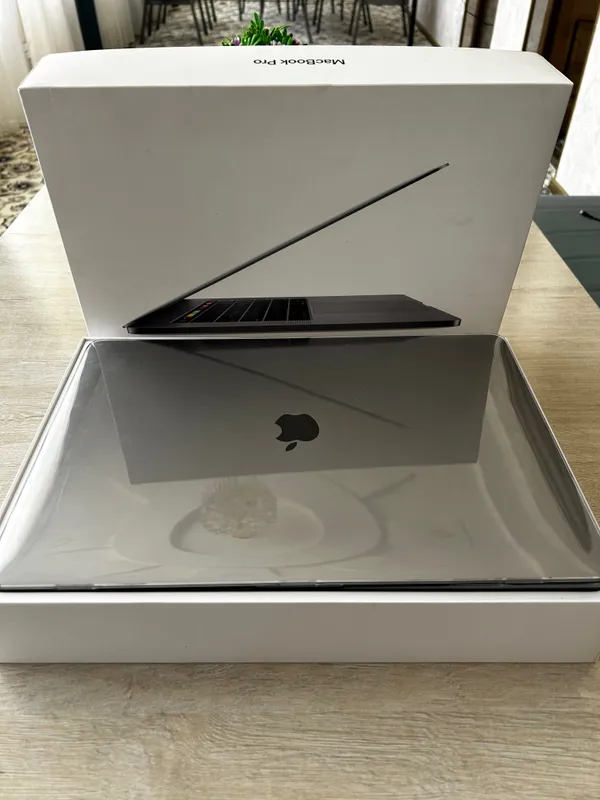 Macbook 15inch I9 — фото 2