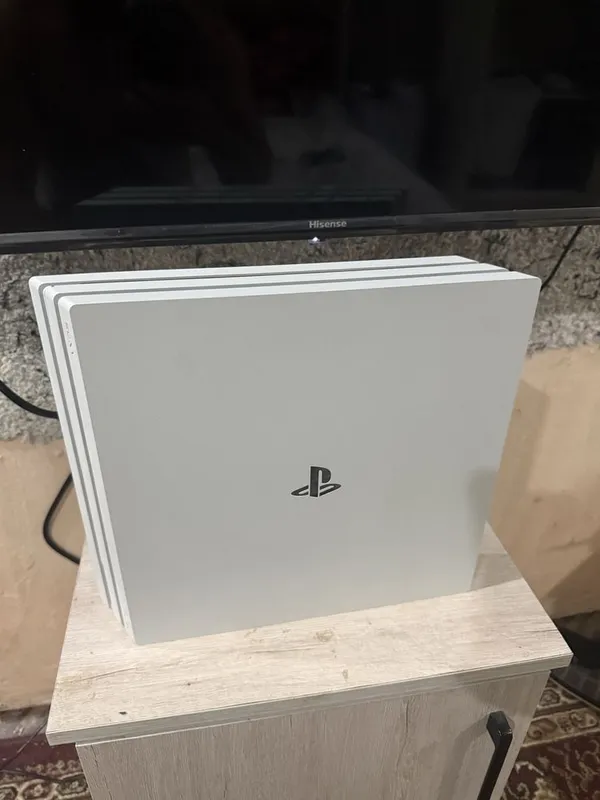 PlayStation 4 Pro White 1TB почти как новый — фото 1