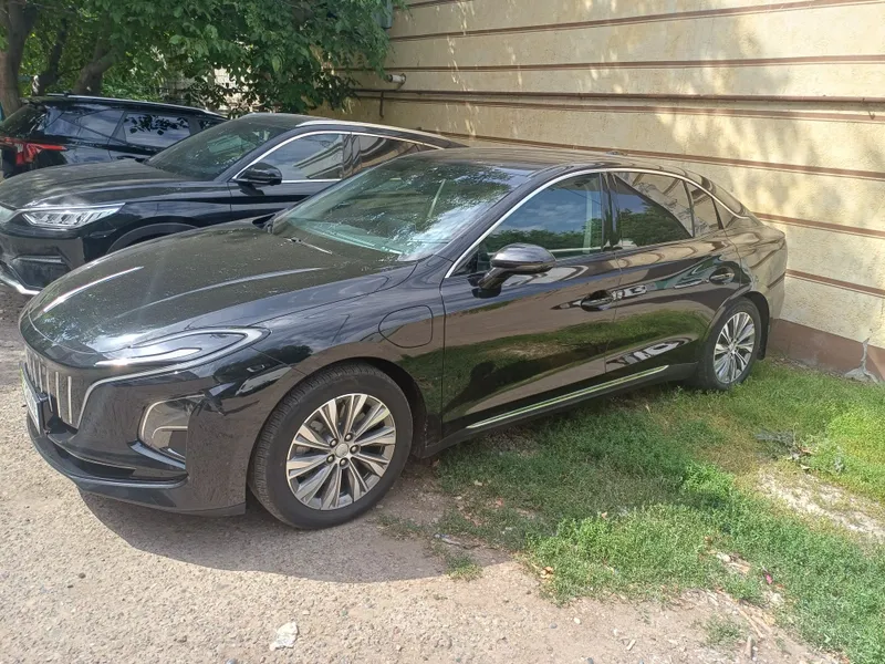 Продаётся HONGQI EQM5 2024 г электро — фото 1