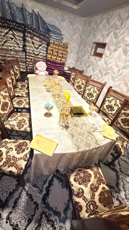 Продаются стол и стулья; Цена: 1500000 1 Продаются стол и стулья; Цена: 1500000 1