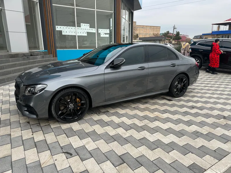 Продается оригинальный Mersedes benz E53 AMG