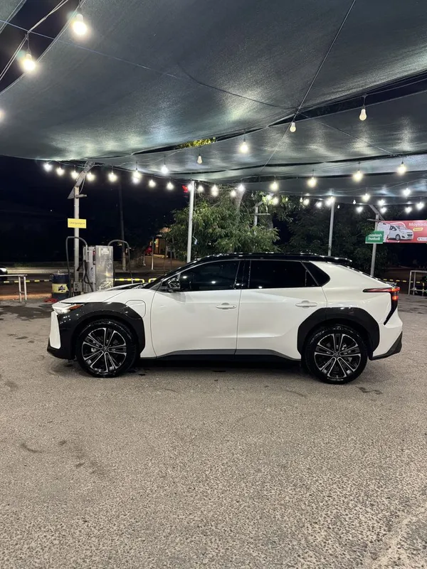 Продаётся Toyota BZ 4x Максимальная комплектация — фото 3