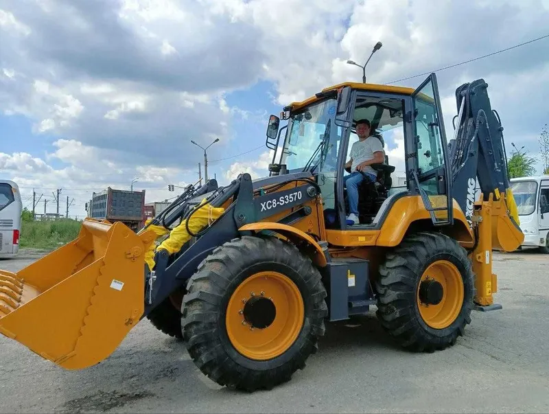 Экскаватор-погрузчик XC8-S3570(равноколёсный) XC870KH(Разноколёсный)