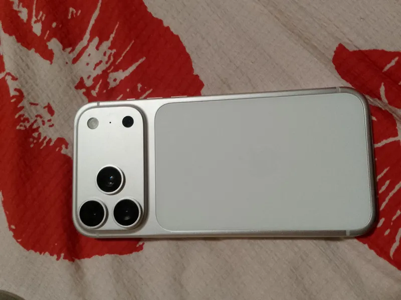 iPhone 17 Pro Max, версия для Дубая 4