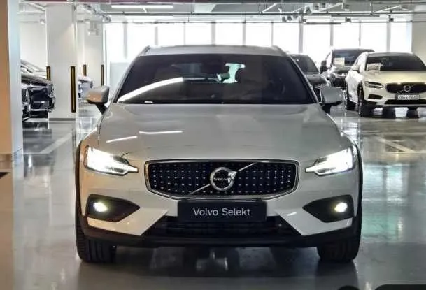 Volvo V60 B5 Ultra AWD — фото 2