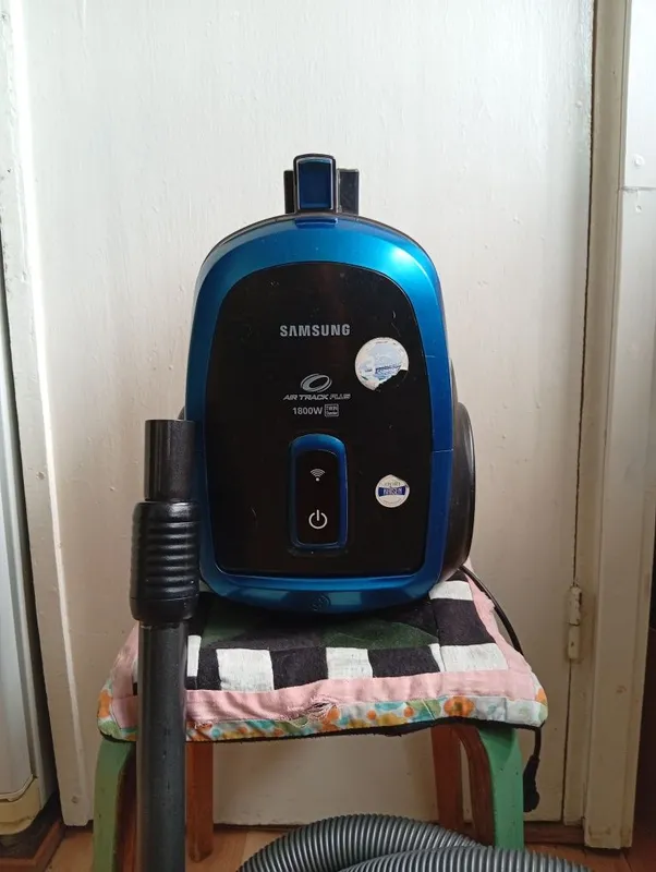Пылесос 1800w.в хорошем состоянии